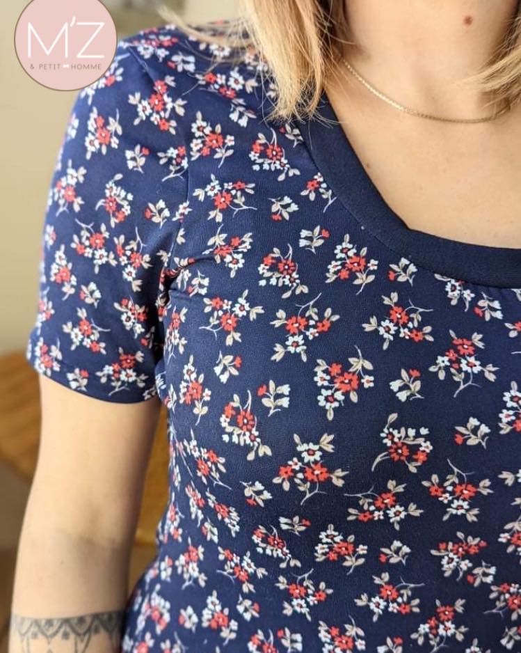 Robe t-shirt - Petites fleurs rouges sur fond bleu marin